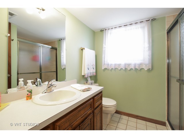7932 W 79th Pl, Bridgeview, IL 60455 photo 9