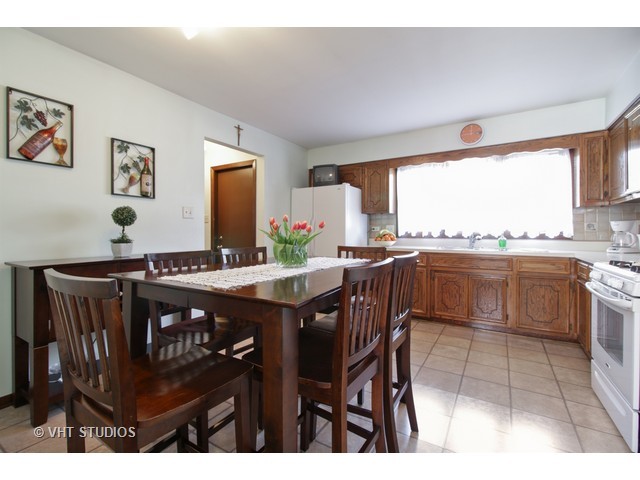 7932 W 79th Pl, Bridgeview, IL 60455 photo 3