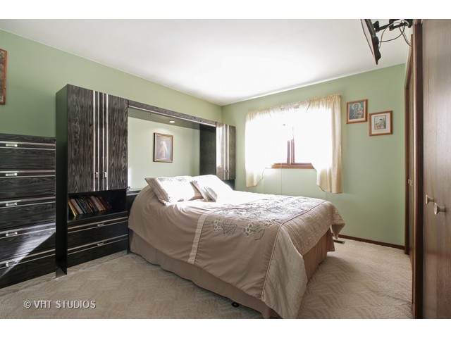 7932 W 79th Pl, Bridgeview, IL 60455 photo 6
