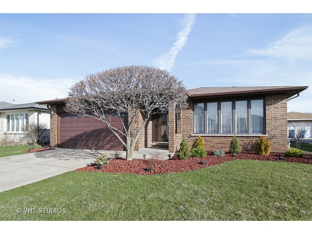 7932 W 79th Pl, Bridgeview, IL 60455 photo 1
