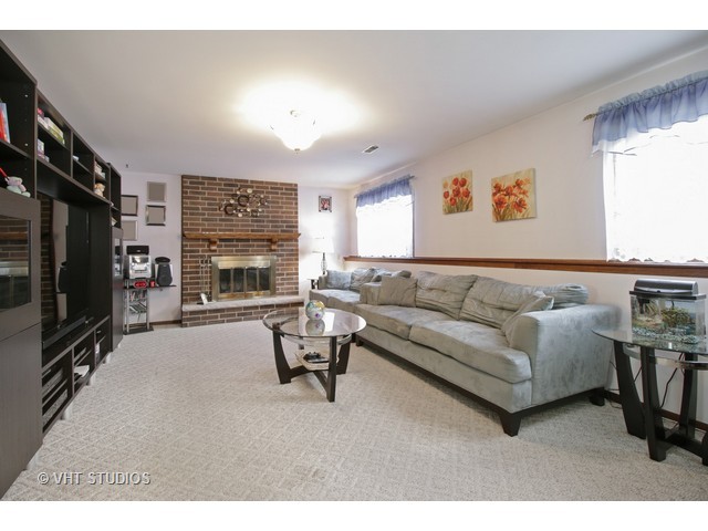 7932 W 79th Pl, Bridgeview, IL 60455 photo 5