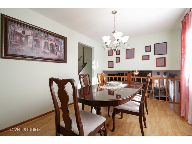 7932 W 79th Pl, Bridgeview, IL 60455 photo 4