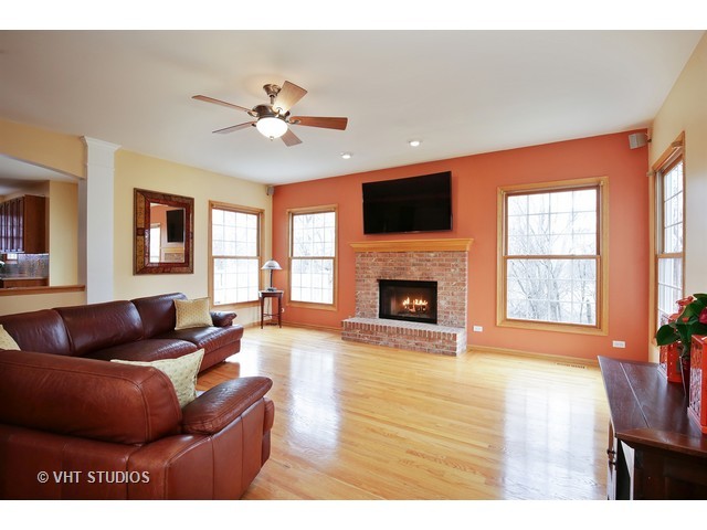 147 Timber Ct, Gilberts, IL 60136 photo 13