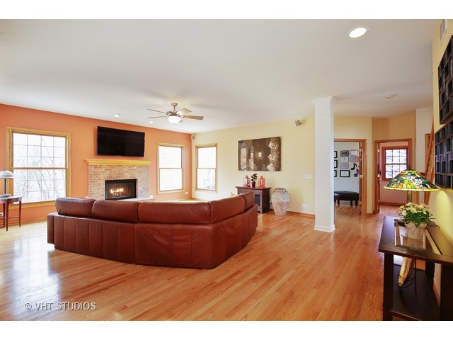 147 Timber Ct, Gilberts, IL 60136 photo 12