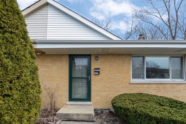 9433 Dee Rd, Des Plaines, IL 60016 photo 2