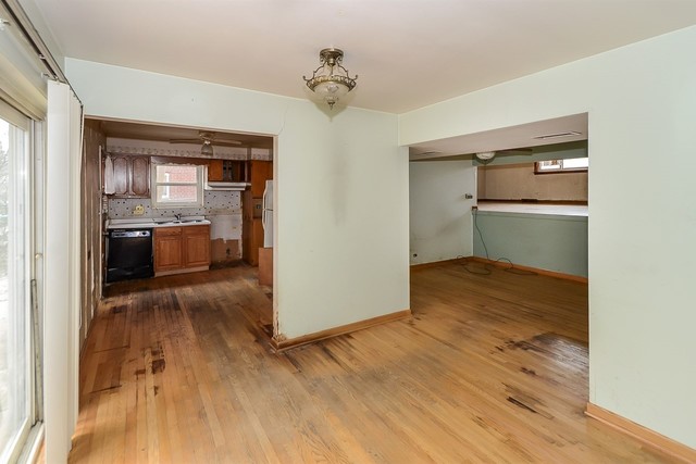 9433 Dee Rd, Des Plaines, IL 60016 photo 9