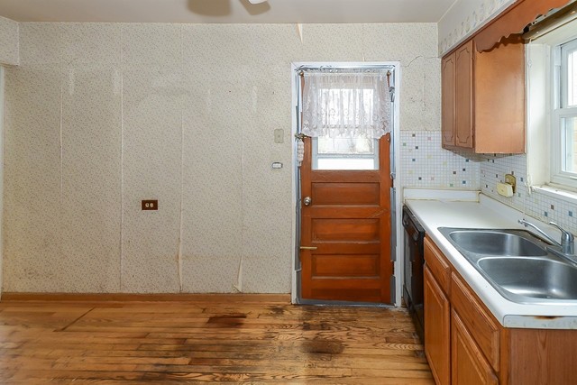 9433 Dee Rd, Des Plaines, IL 60016 photo 13