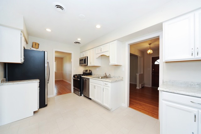 1203 W Pendleton Pl, Mount Prospect, IL 60056 photo 3