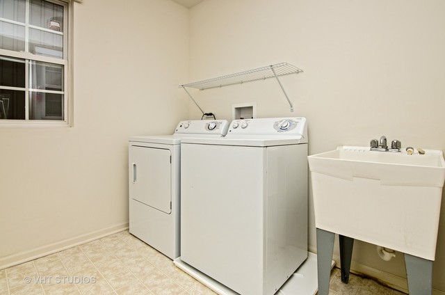 2805 Payton Xing, Mchenry, IL 60051 photo 9