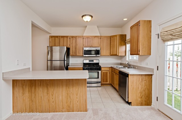 2805 Payton Xing, Mchenry, IL 60051 photo 2