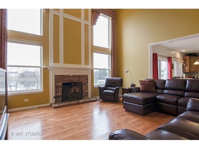 4491 Whitehall Ln, Algonquin, IL 60102 photo 5