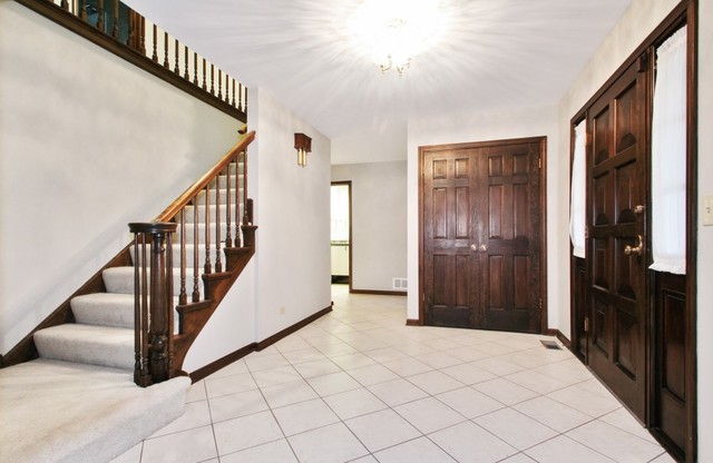 4208 Devonshire Ct, Northbrook, IL 60062 photo 2