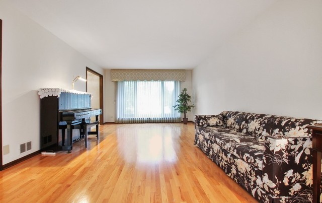 4208 Devonshire Ct, Northbrook, IL 60062 photo 4