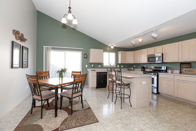 2217 Timber Trl, Plainfield, IL 60586 photo 4