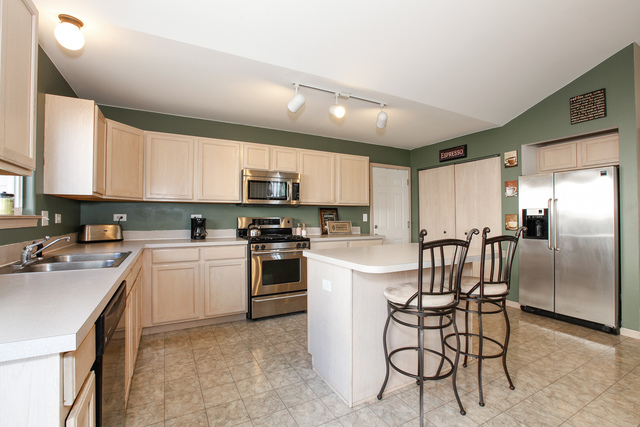 2217 Timber Trl, Plainfield, IL 60586 photo 6