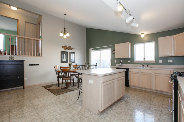 2217 Timber Trl, Plainfield, IL 60586 photo 5