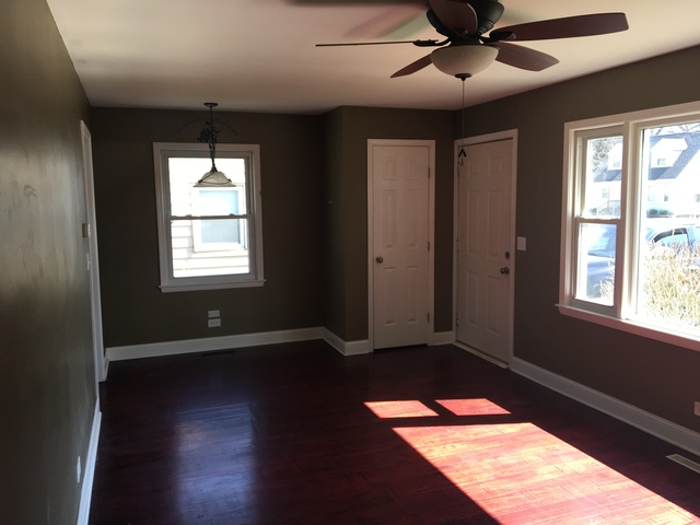 826 Schiller St, Elgin, IL 60123 photo 5