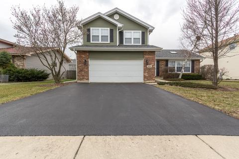 465 Cimarron Dr E, Aurora, IL 60504 photo 1
