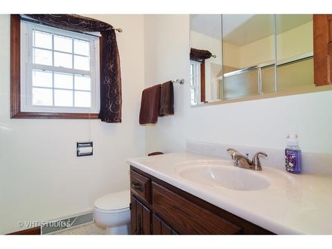 2034 Cromwell Dr, Wheaton, IL 60189 photo 9