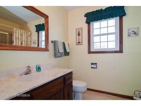 2034 Cromwell Dr, Wheaton, IL 60189 photo 12
