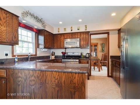 2034 Cromwell Dr, Wheaton, IL 60189 photo 3