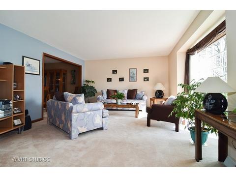 2034 Cromwell Dr, Wheaton, IL 60189 photo 2
