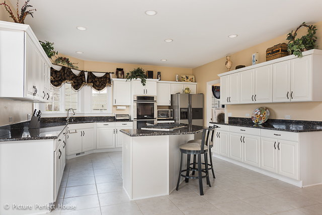 3408 White Eagle Dr, Naperville, IL 60564 photo 9