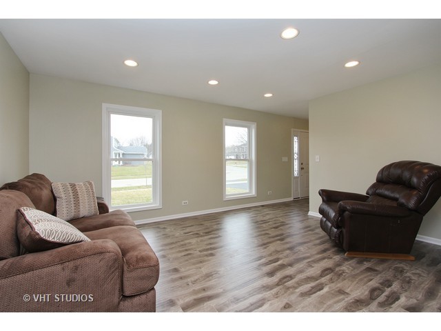 69 Hampton St, Cary, IL 60013 photo 7