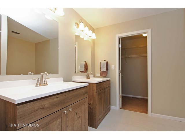 69 Hampton St, Cary, IL 60013 photo 9