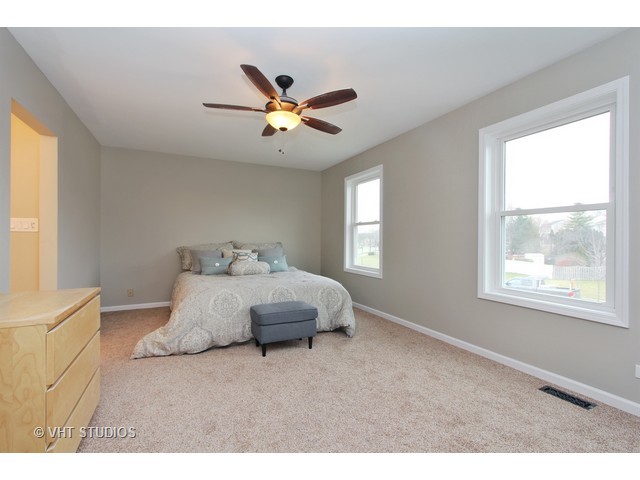 69 Hampton St, Cary, IL 60013 photo 8