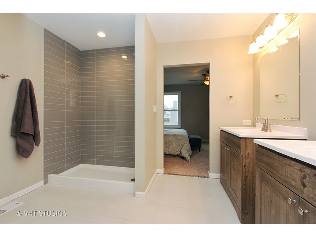 69 Hampton St, Cary, IL 60013 photo 10