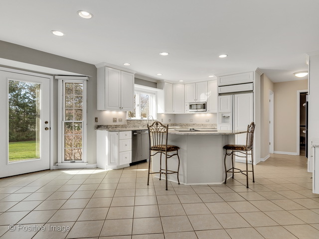 68 Hawkins Cir, Wheaton, IL 60189 photo 7