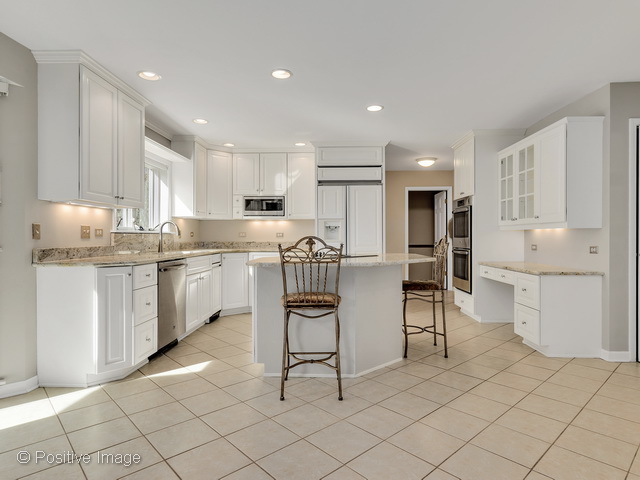 68 Hawkins Cir, Wheaton, IL 60189 photo 8
