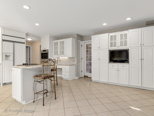 68 Hawkins Cir, Wheaton, IL 60189 photo 9