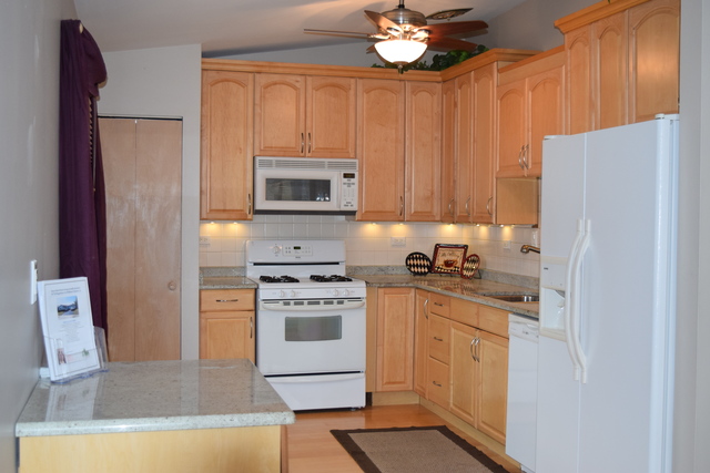 4570 Brigantine Ln, Hoffman Estates, IL 60192 photo 2