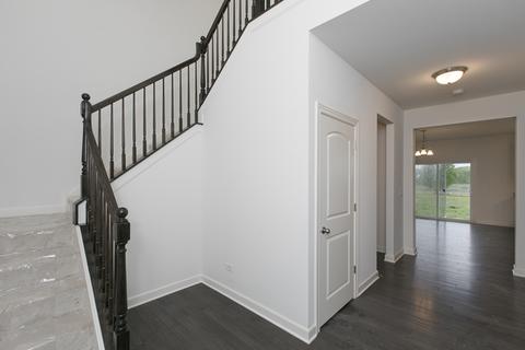 4398 Charles Dickens Rd, Elgin, IL 60124 photo 3