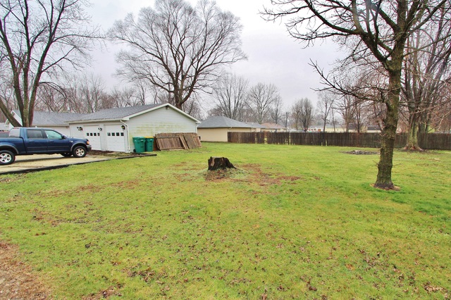 812 W Eureka St, Braidwood, IL 60408 photo 2
