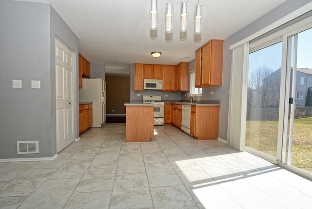 2043 Stephen St, Aurora, IL 60502 photo 8
