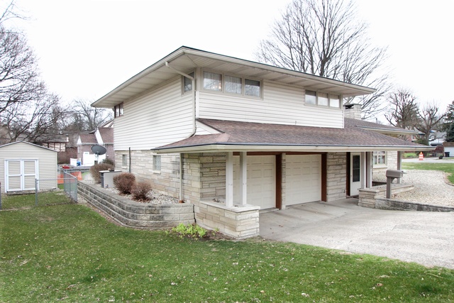 2 E Raymond Ave, Danville, IL 61832 photo 2
