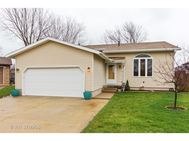 1414 Sioux Dr, Ottawa, IL 61350 photo 1