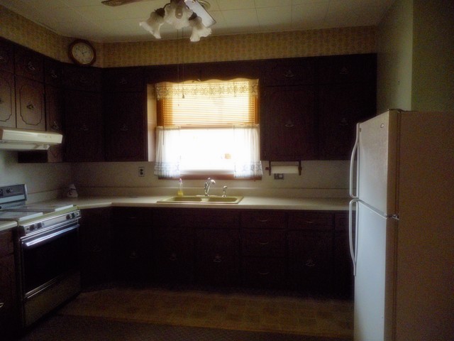 1502 Peru St, Peru, IL 61354 photo 2