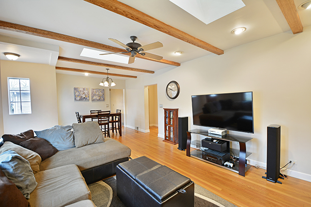 1723 Whitcomb Ave, Des Plaines, IL 60018 photo 3
