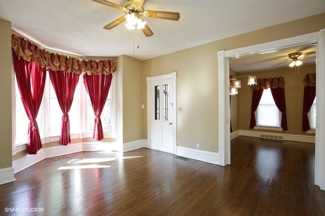 511 Douglas Ave, Elgin, IL 60120 photo 4