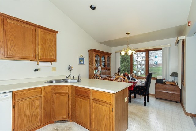 416 E Reader St, Elburn, IL 60119 photo 8