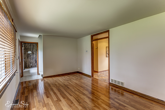 148 S Airlite St, Elgin, IL 60123 photo 2