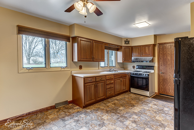 148 S Airlite St, Elgin, IL 60123 photo 5