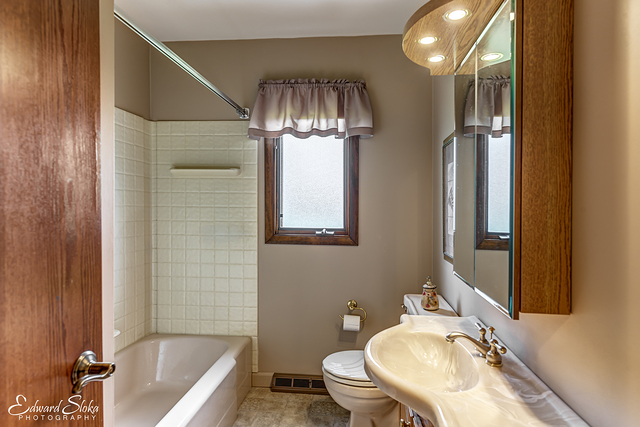 148 S Airlite St, Elgin, IL 60123 photo 10