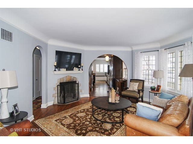 551 Monroe Ave, River Forest, IL 60305 photo 2