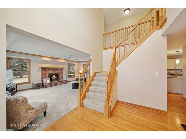 355 E First St, Elmhurst, IL 60126 photo 2