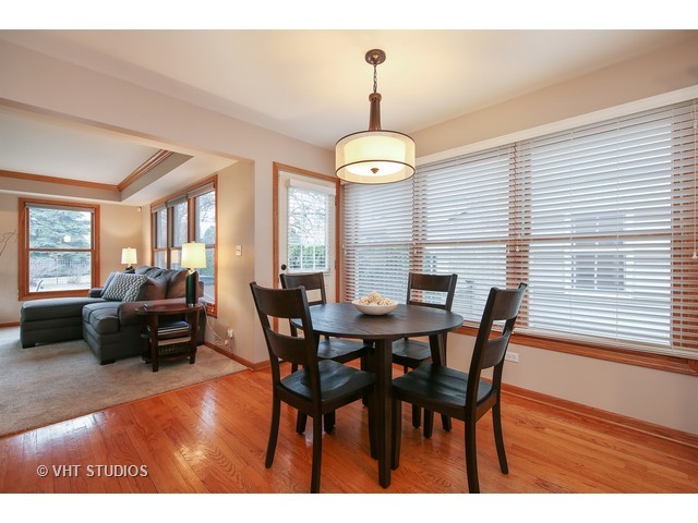 355 E First St, Elmhurst, IL 60126 photo 5